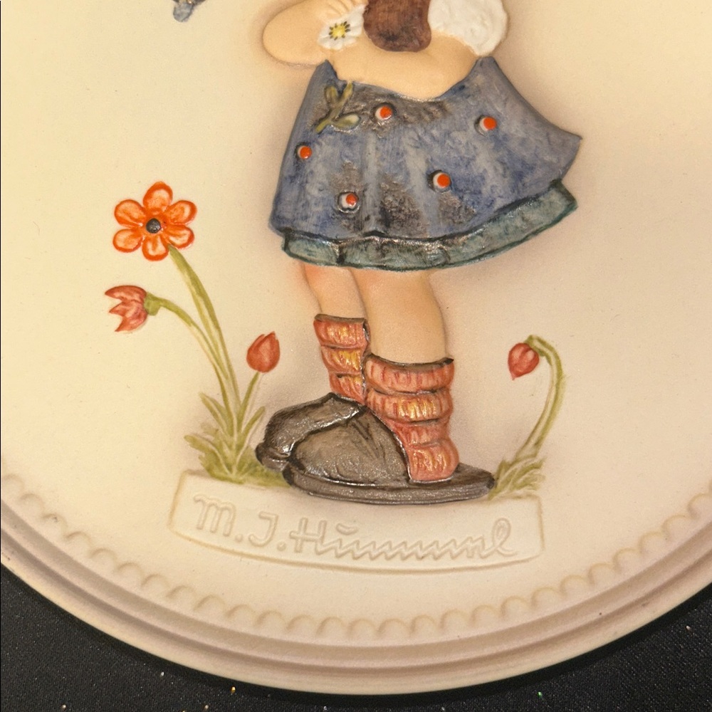 Goebel Collector Plate Daisies Don’t Tell (LC) - Picture 4 of 10